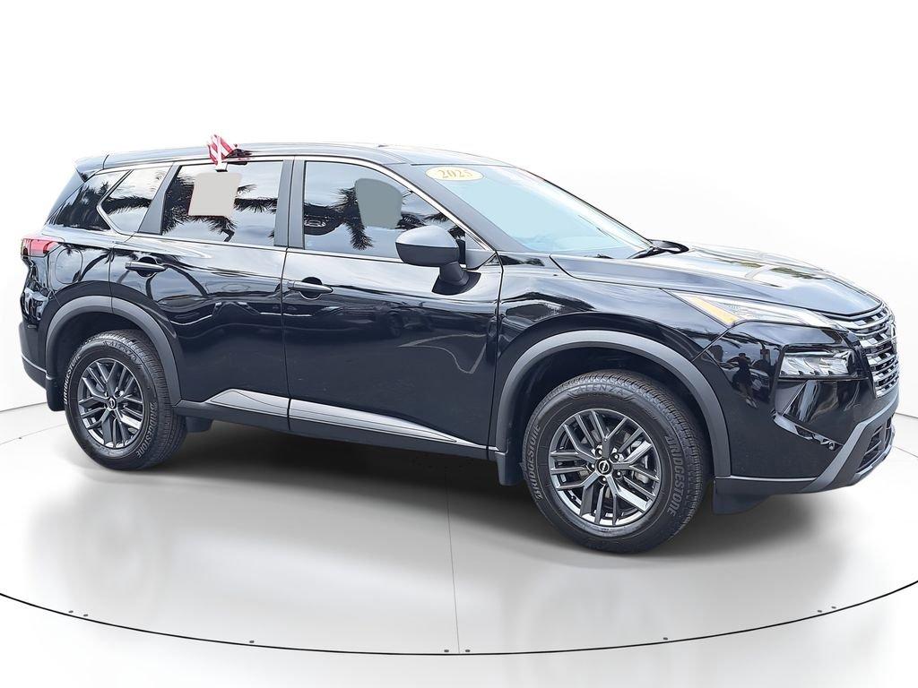 Nissan Rogue S - Thumbnail 3