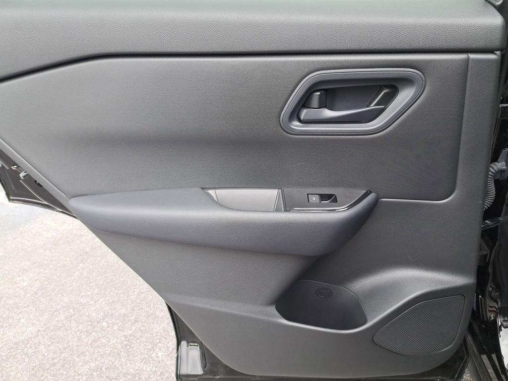 Nissan Rogue S - Thumbnail 15