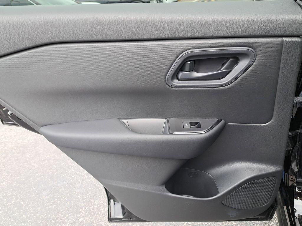 Nissan Rogue S - Thumbnail 15