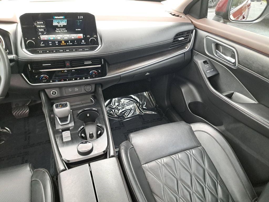 Nissan Rogue Platinum - Thumbnail 18