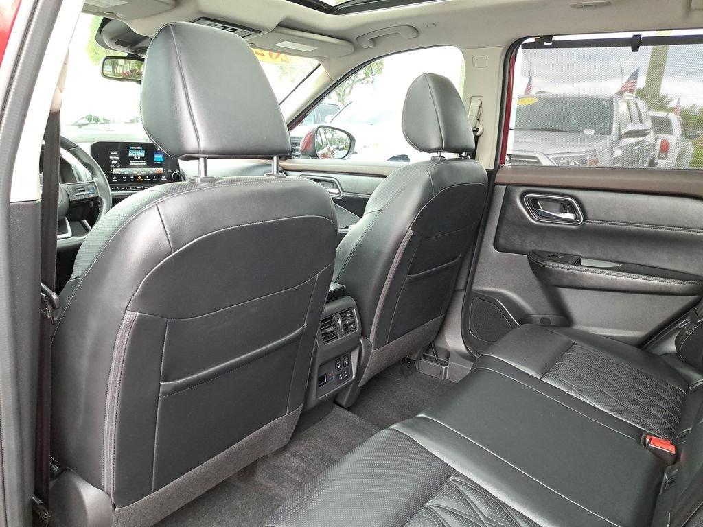 Nissan Rogue Platinum - Thumbnail 12