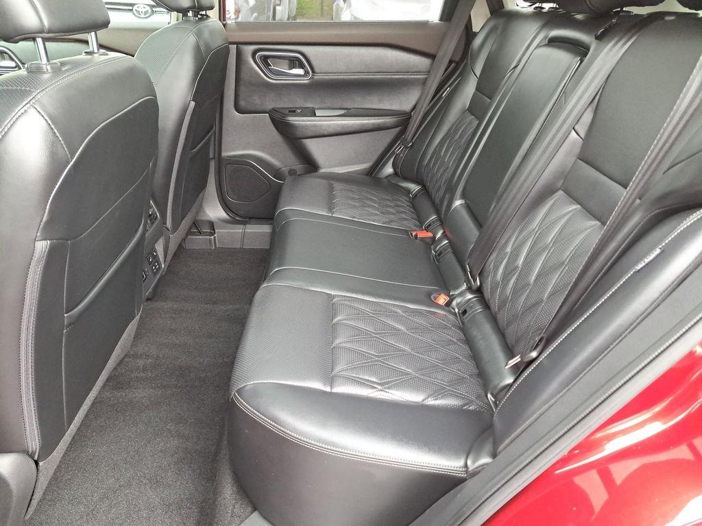 Nissan Rogue Platinum - Thumbnail 13