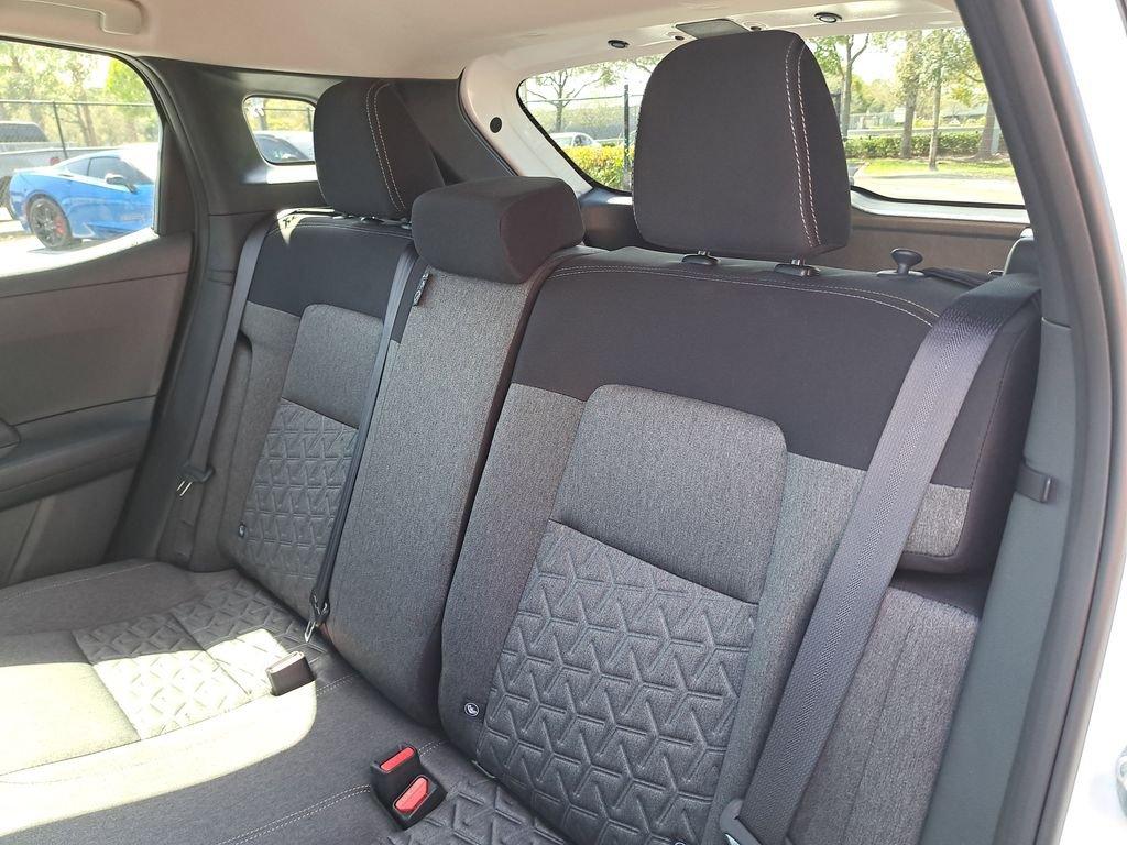 Nissan Kicks Sv - Thumbnail 14