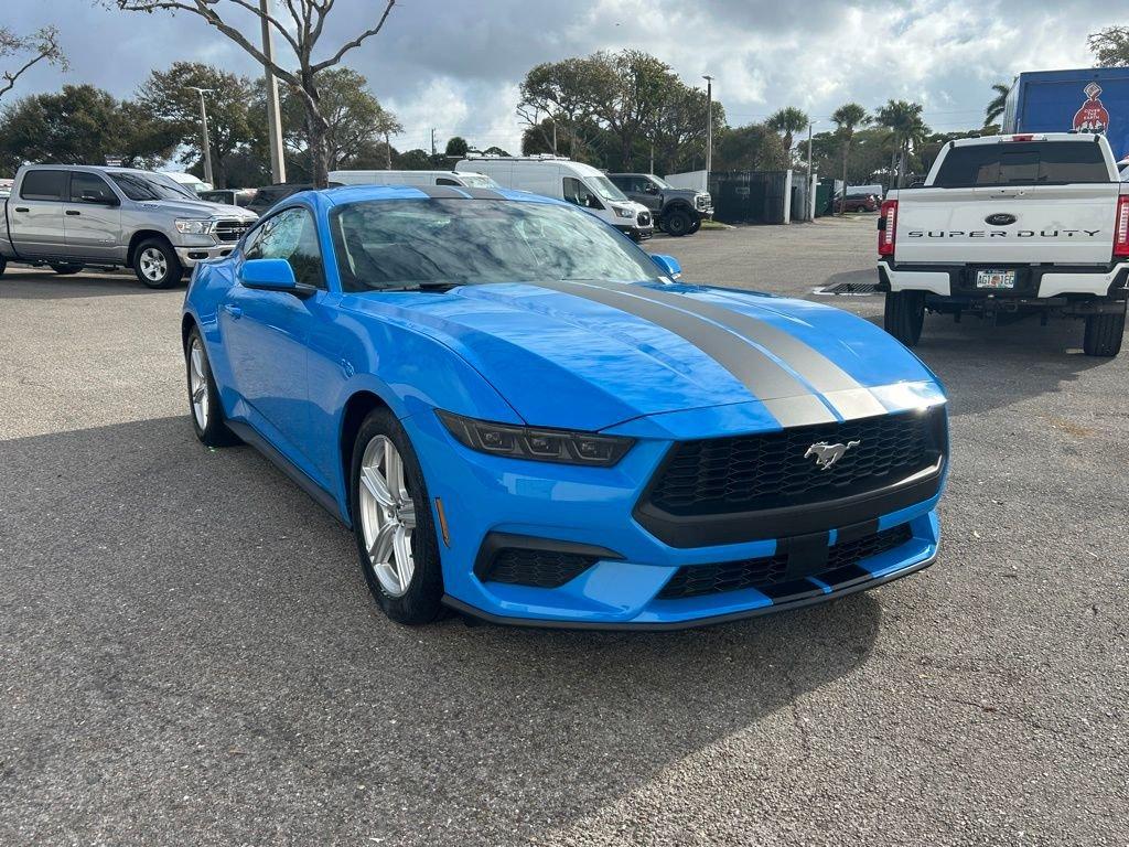 Ford Mustang Ecoboost® Fastback Rwd Fastback - Thumbnail 3