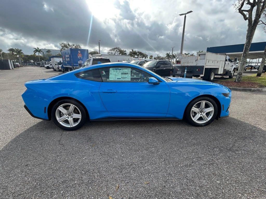 Ford Mustang Ecoboost® Fastback Rwd Fastback - Thumbnail 4