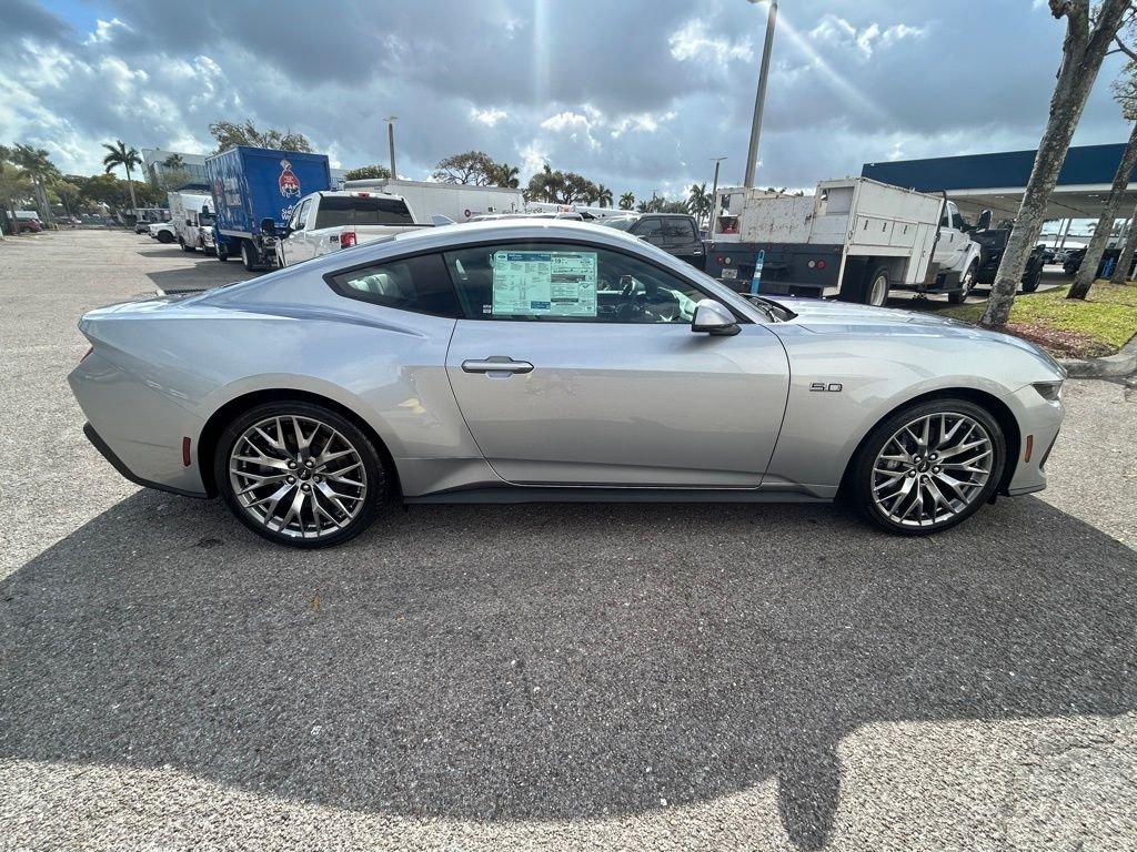 Ford Mustang Gt Premium Fastback Rwd Fastback - Thumbnail 4