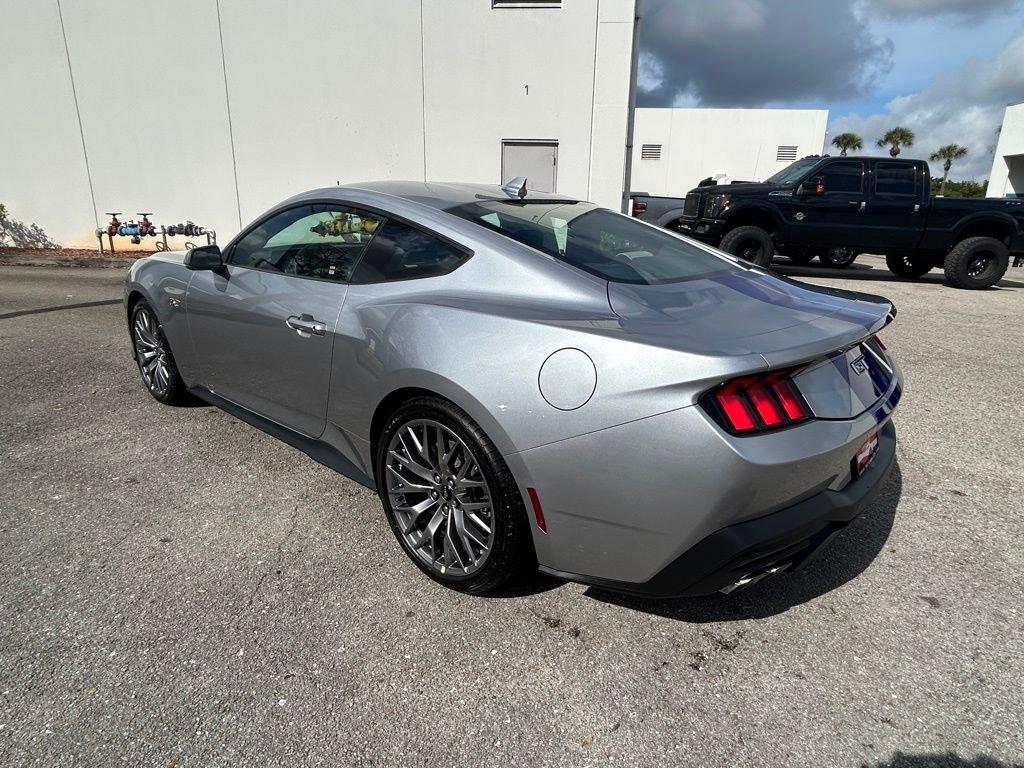 Ford Mustang Gt Premium Fastback Rwd Fastback - Thumbnail 7