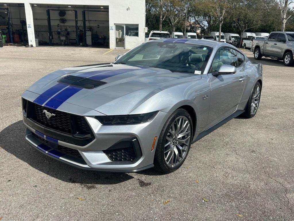 Ford Mustang Gt Premium Fastback Rwd Fastback - Thumbnail 2