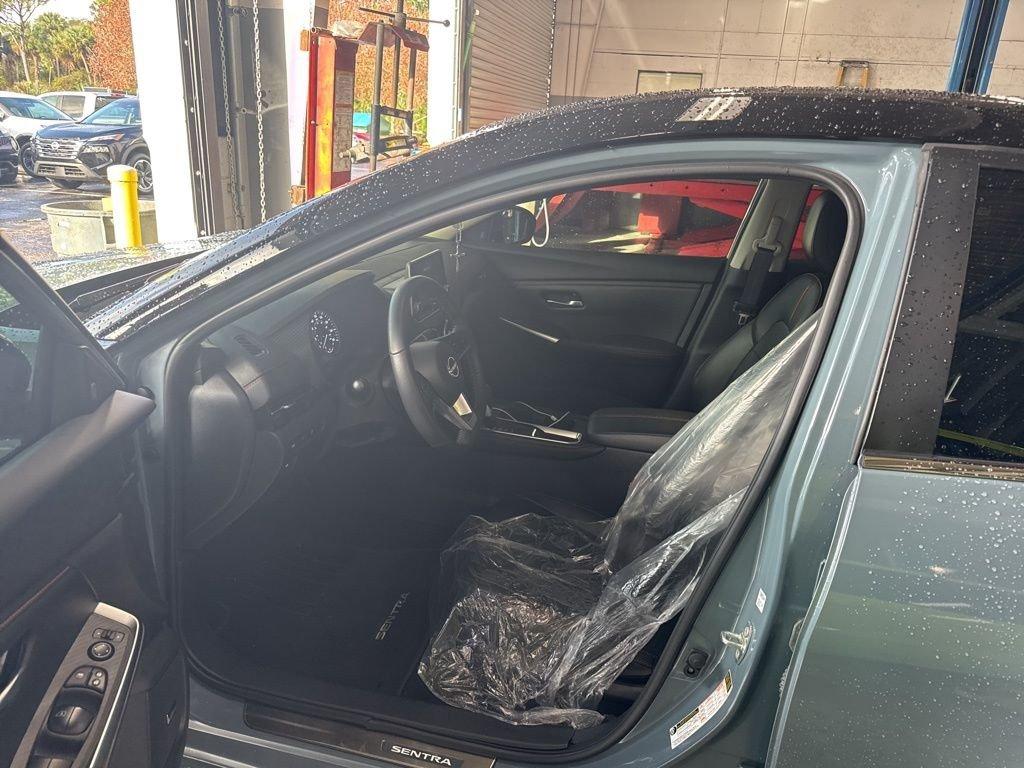 Nissan Sentra Sr - Thumbnail 3