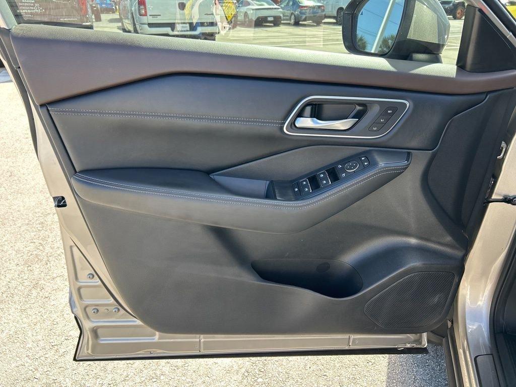 Nissan Rogue Platinum - Thumbnail 20