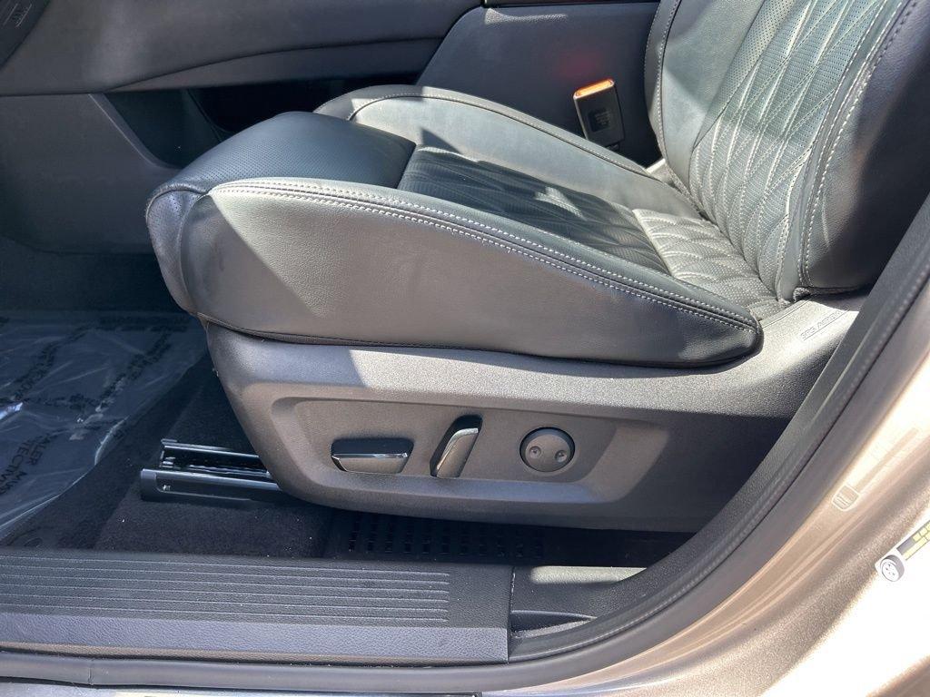 Nissan Rogue Platinum - Thumbnail 19