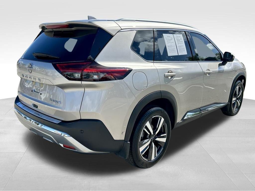 Nissan Rogue Platinum - Thumbnail 7