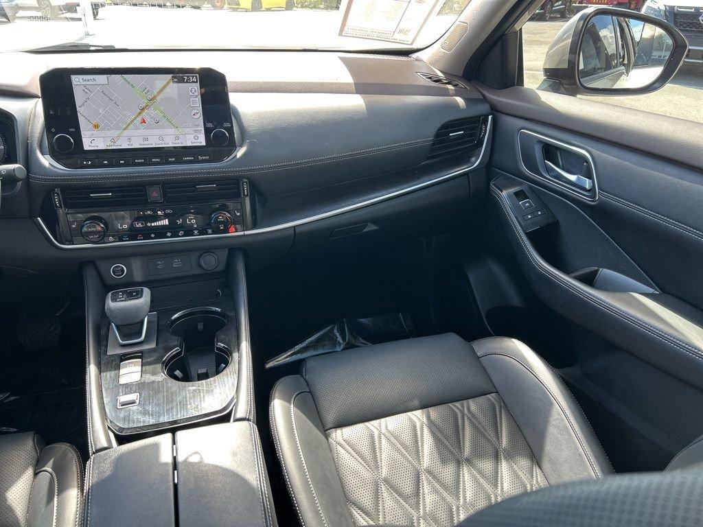 Nissan Rogue Platinum - Thumbnail 14