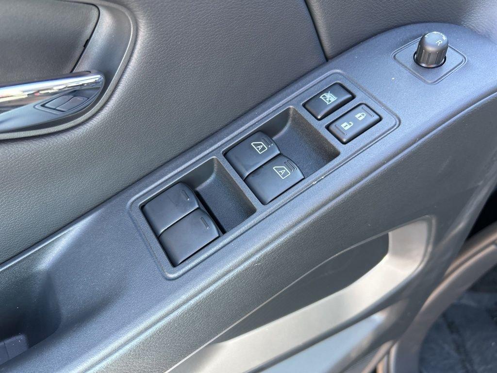 Nissan Frontier Crew Cab Sv - Thumbnail 15