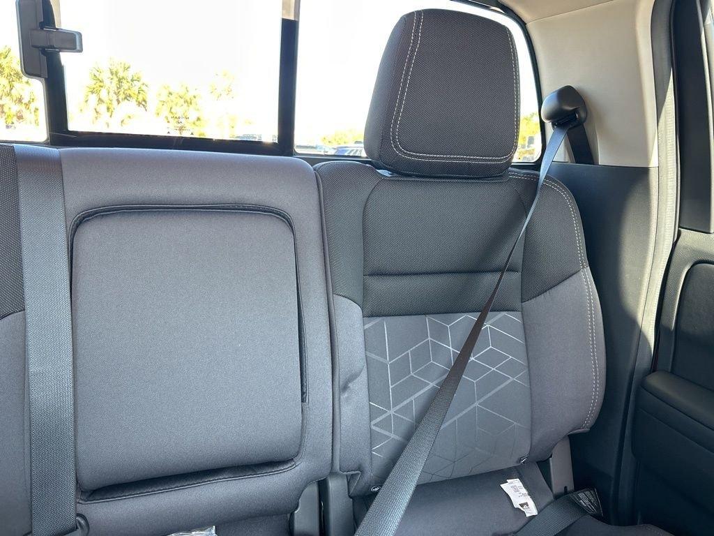 Nissan Frontier Crew Cab Sv - Thumbnail 16