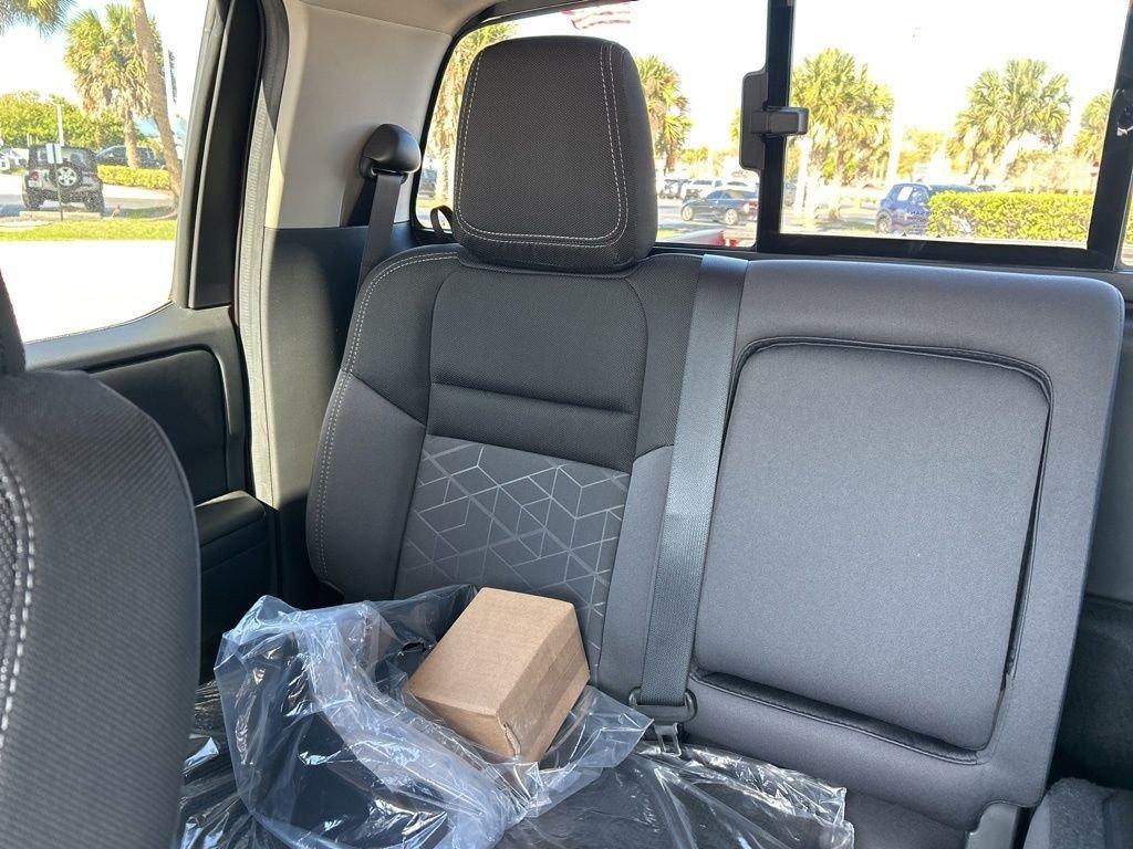 Nissan Frontier Crew Cab Sv - Thumbnail 14