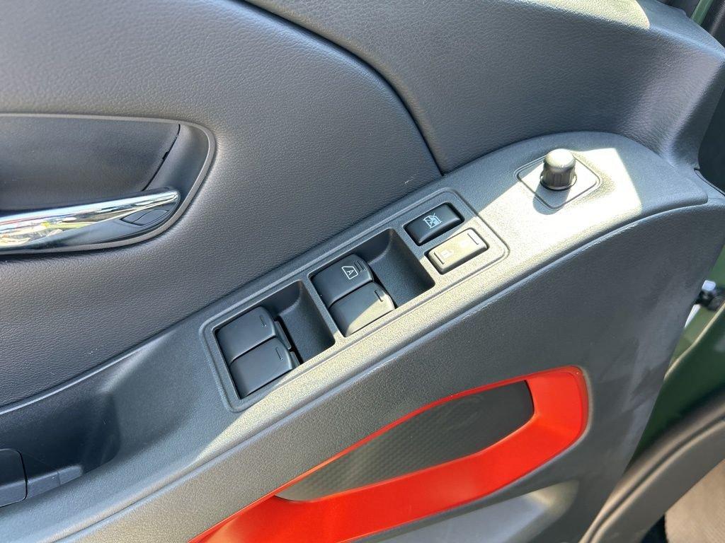 Nissan Frontier Pro-4X - Thumbnail 15