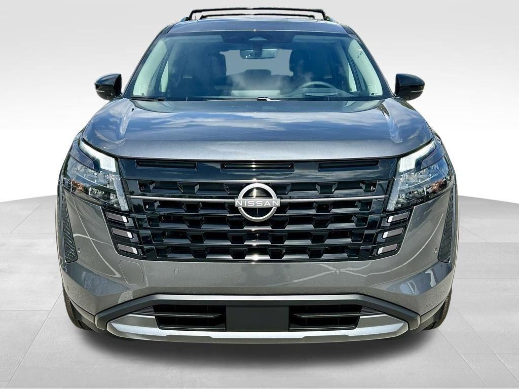 Nissan Pathfinder Platinum - Thumbnail 3