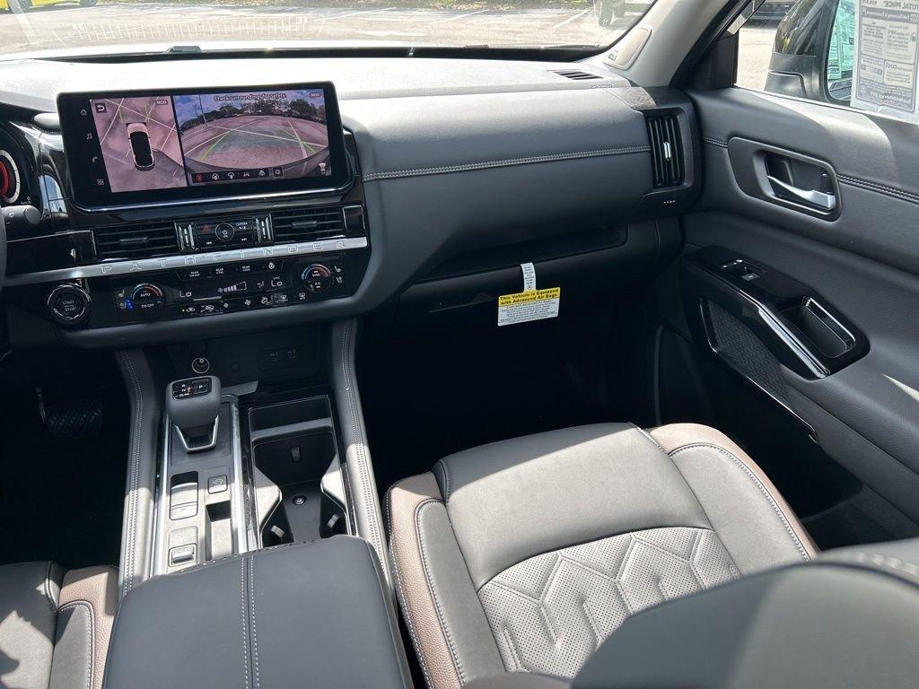 Nissan Pathfinder Platinum - Thumbnail 13