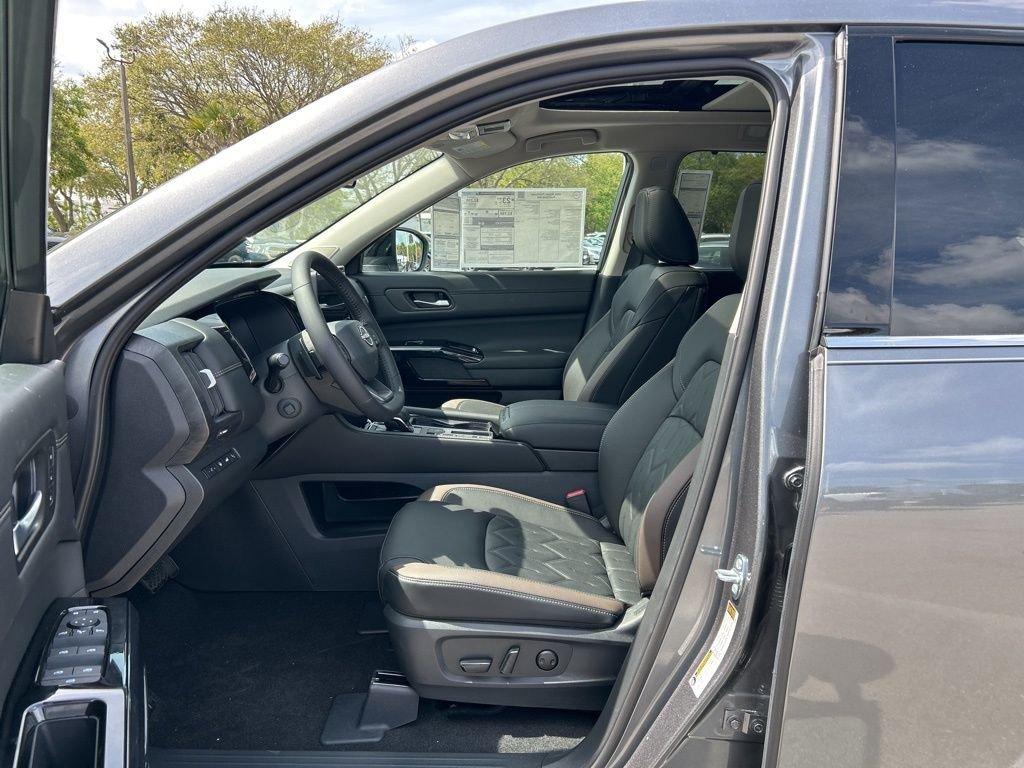 Nissan Pathfinder Platinum - Thumbnail 17