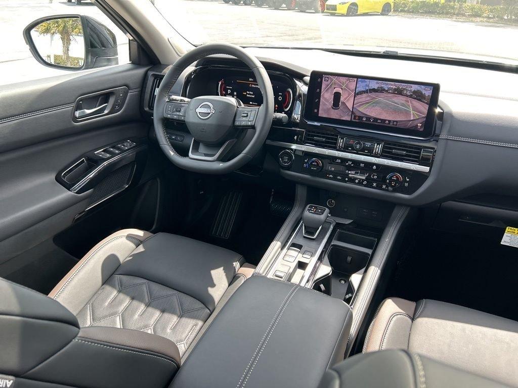 Nissan Pathfinder Platinum - Thumbnail 11