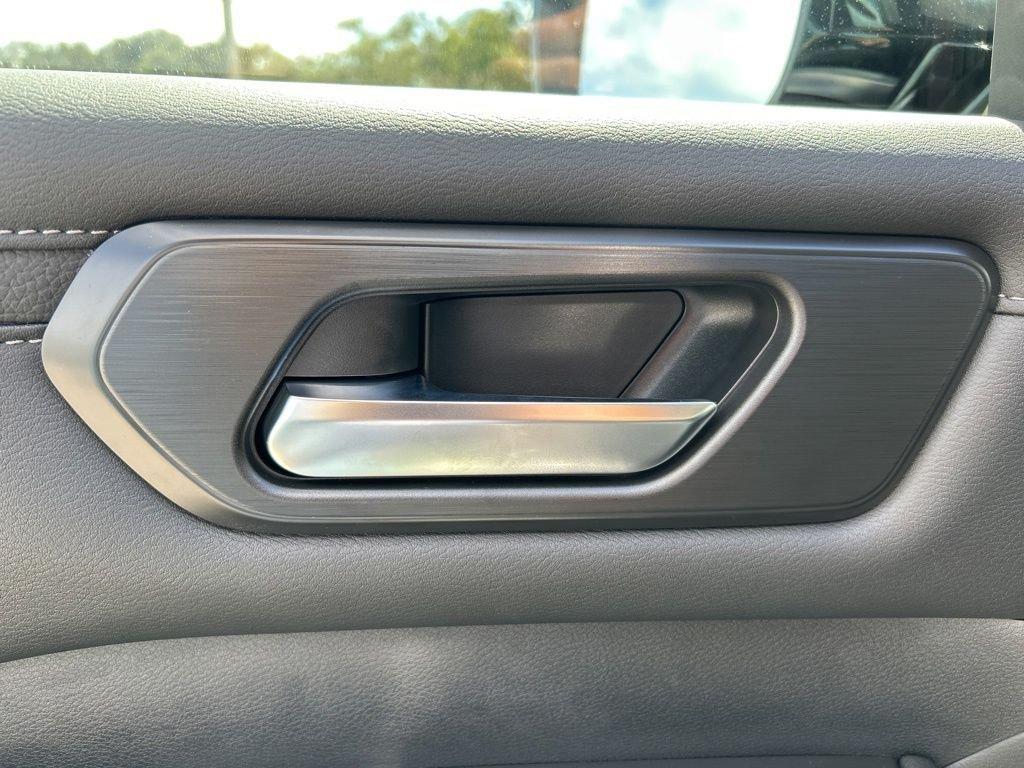 Nissan Armada Sv - Thumbnail 14