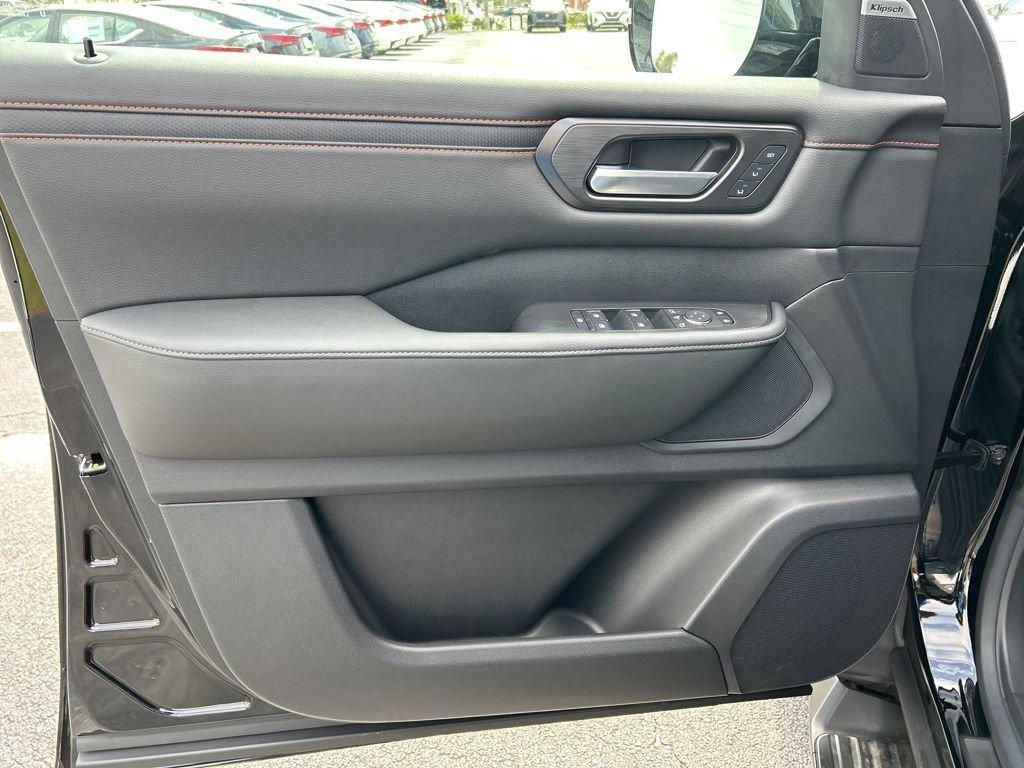 Nissan Armada Pro-4X - Thumbnail 13