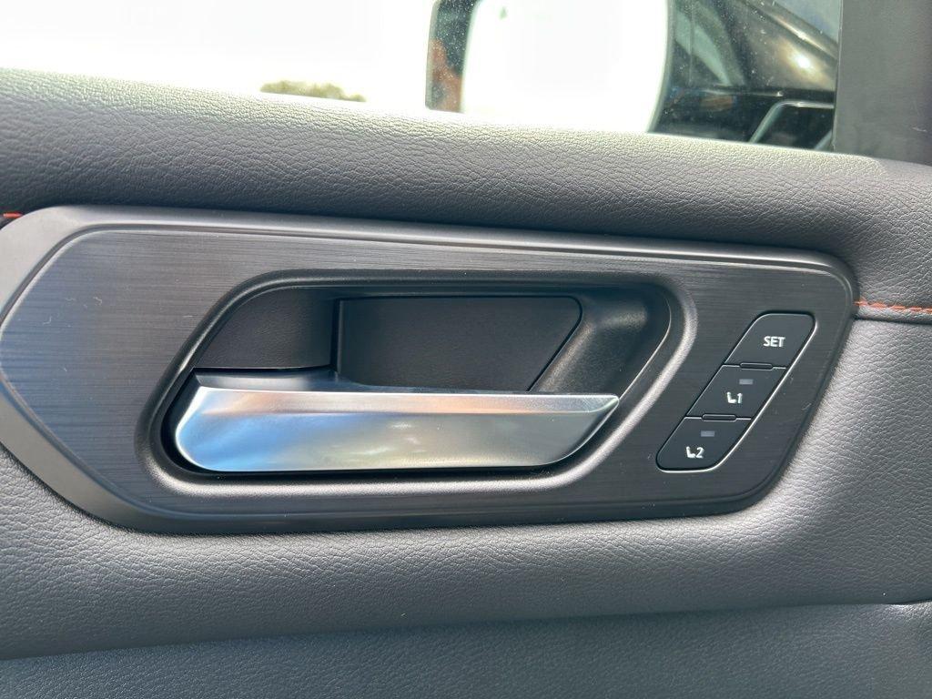 Nissan Armada Pro-4X - Thumbnail 14