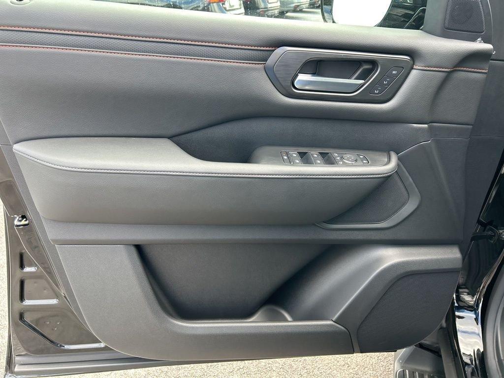 Nissan Armada Pro-4X® - Thumbnail 13