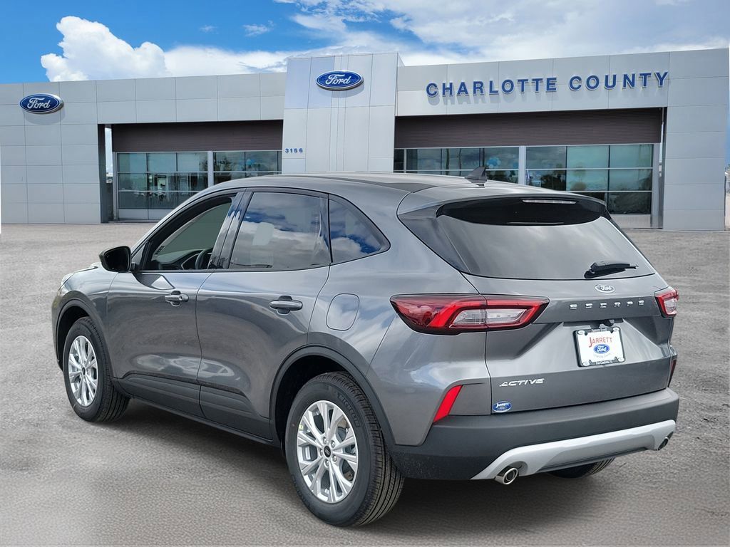 Ford Escape - Thumbnail 3