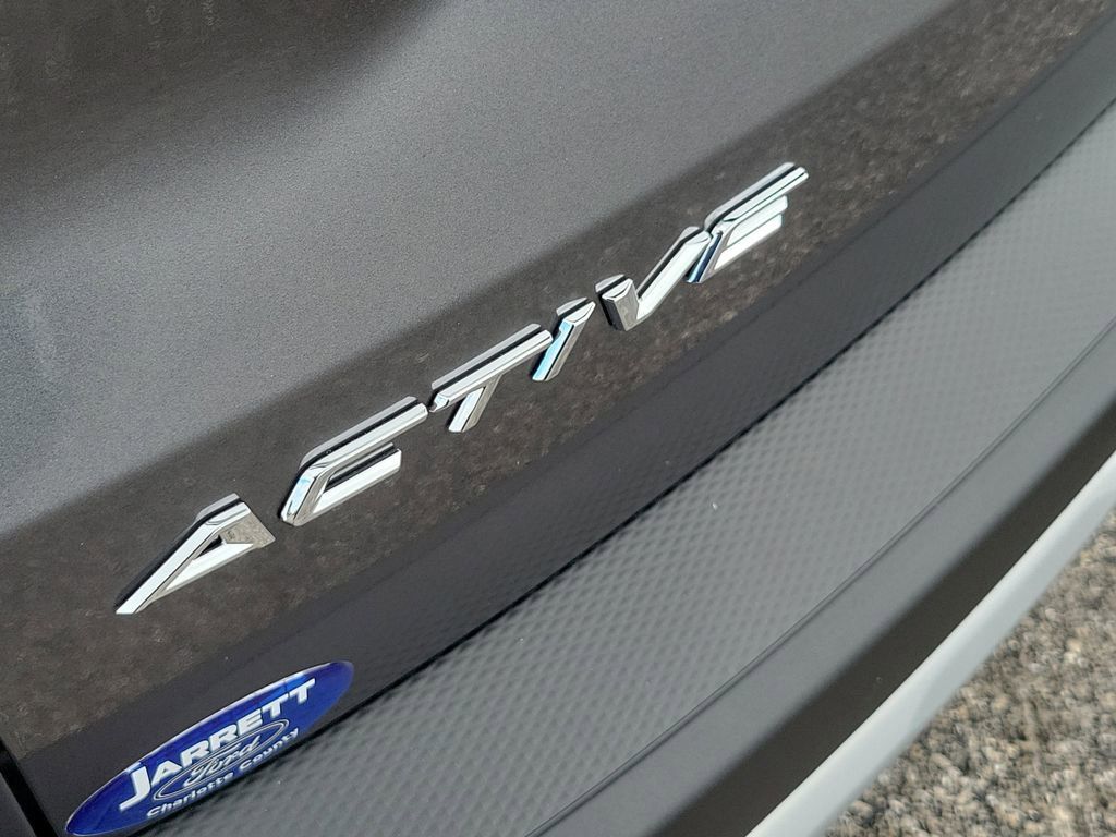 Ford Escape - Thumbnail 8