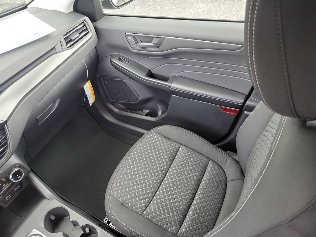 Ford Escape - Thumbnail 14