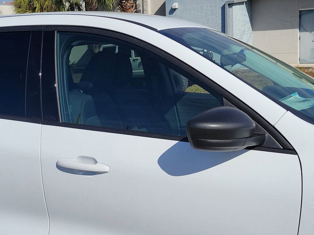 Ford Escape - Thumbnail 6