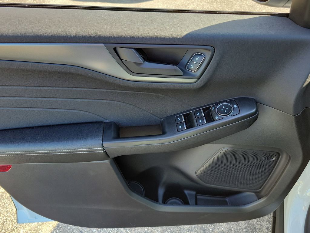 Ford Escape - Thumbnail 20