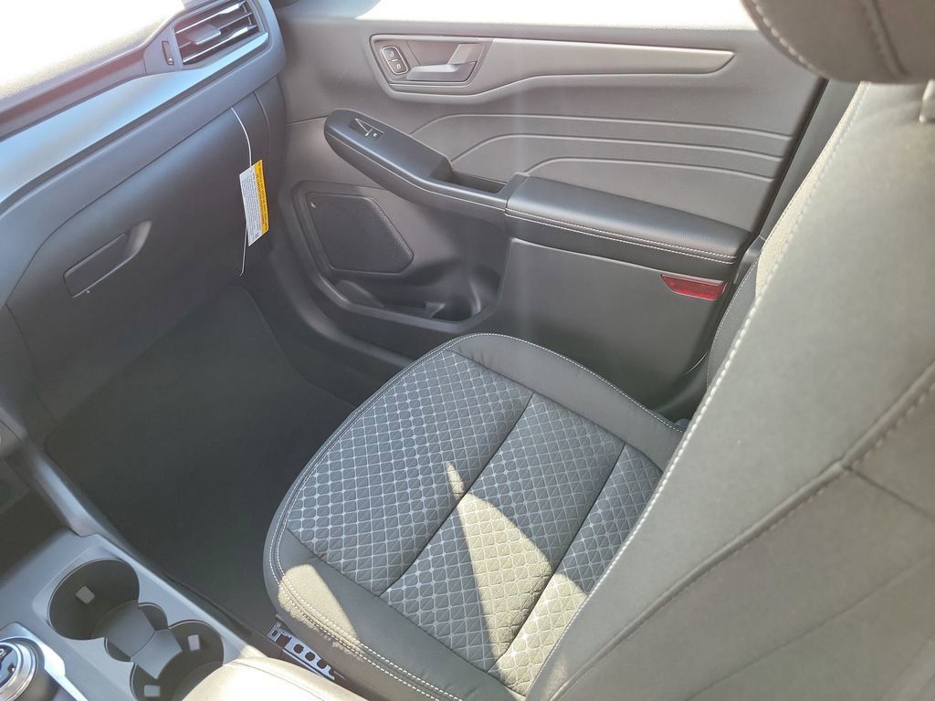 Ford Escape - Thumbnail 16