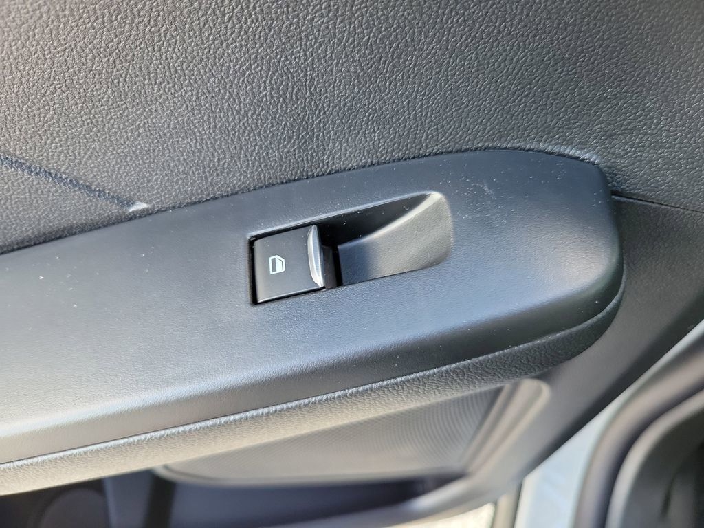 Ford Escape - Thumbnail 17