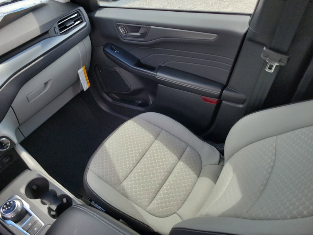 Ford Escape - Thumbnail 14