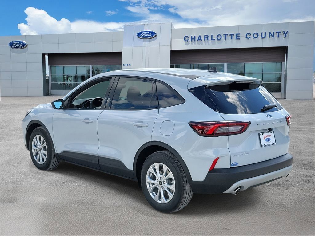 Ford Escape - Thumbnail 3