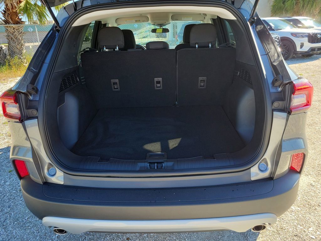 Ford Escape - Thumbnail 9