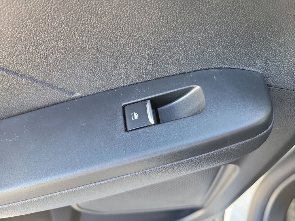 Ford Escape - Thumbnail 18