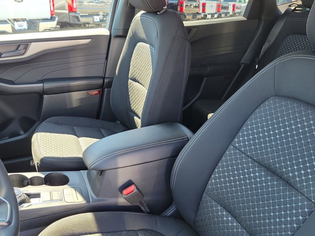 Ford Escape - Thumbnail 18