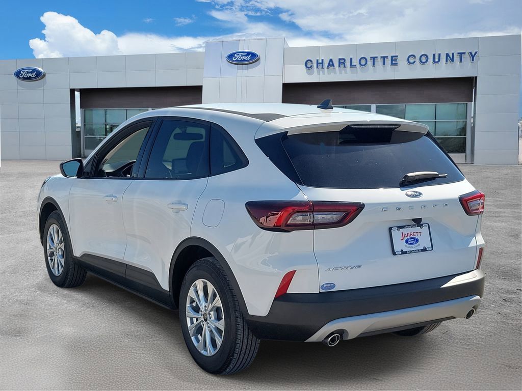 Ford Escape - Thumbnail 3