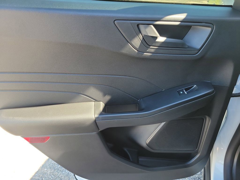 Ford Escape - Thumbnail 16