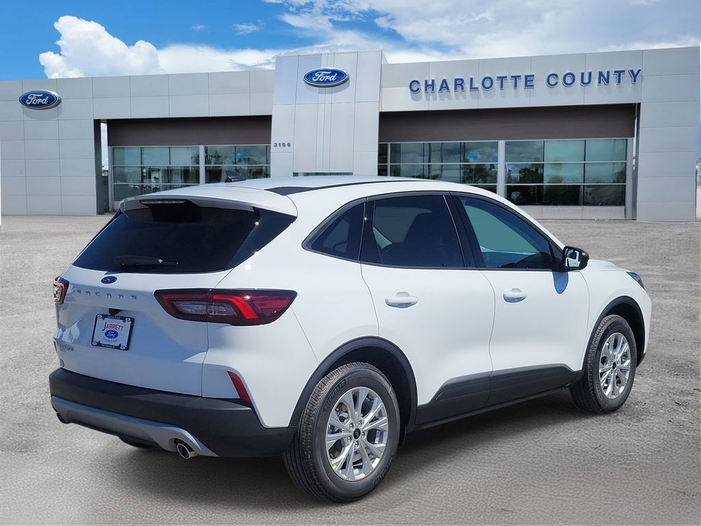 Ford Escape - Thumbnail 4