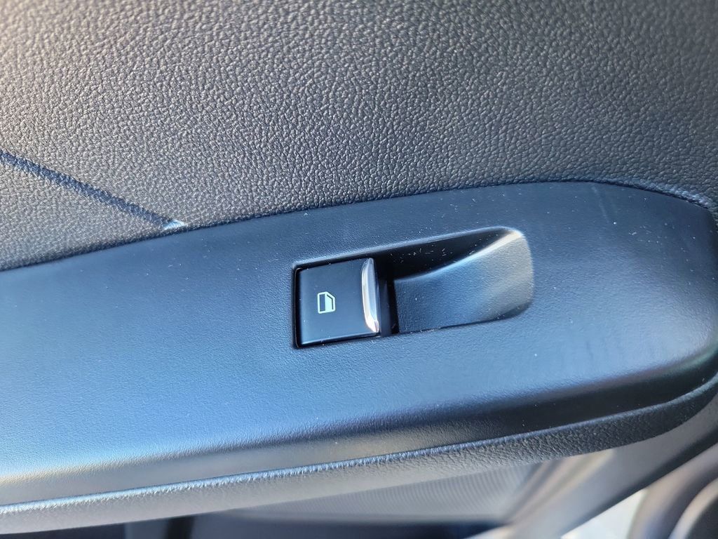 Ford Escape - Thumbnail 17