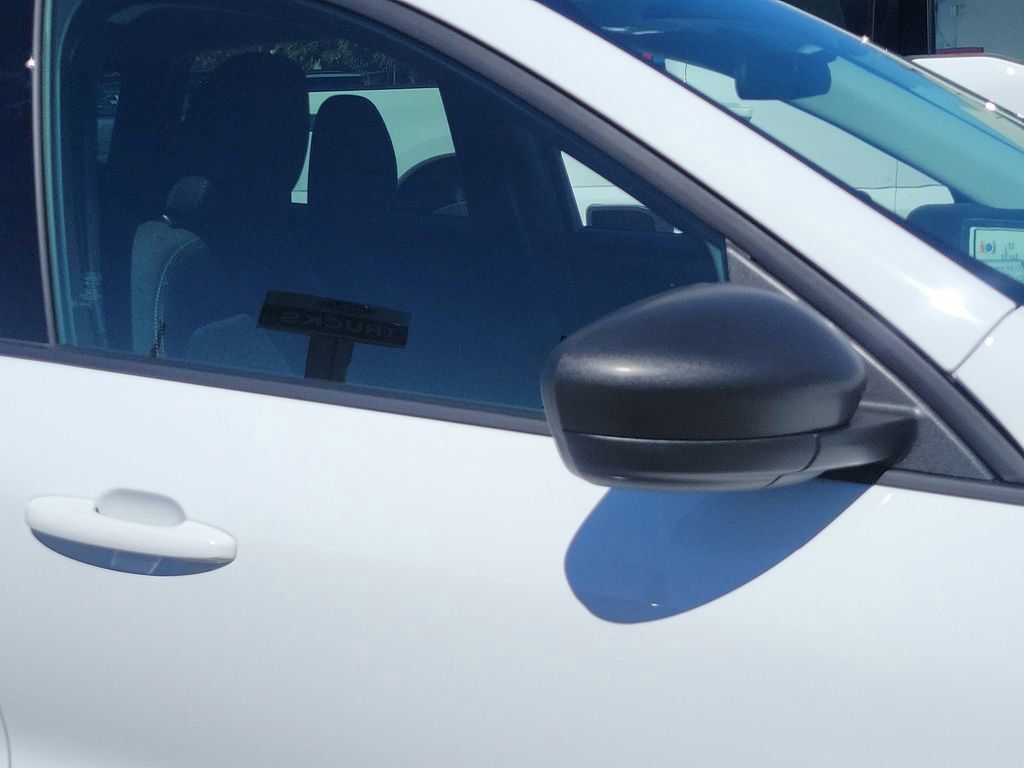 Ford Escape - Thumbnail 6