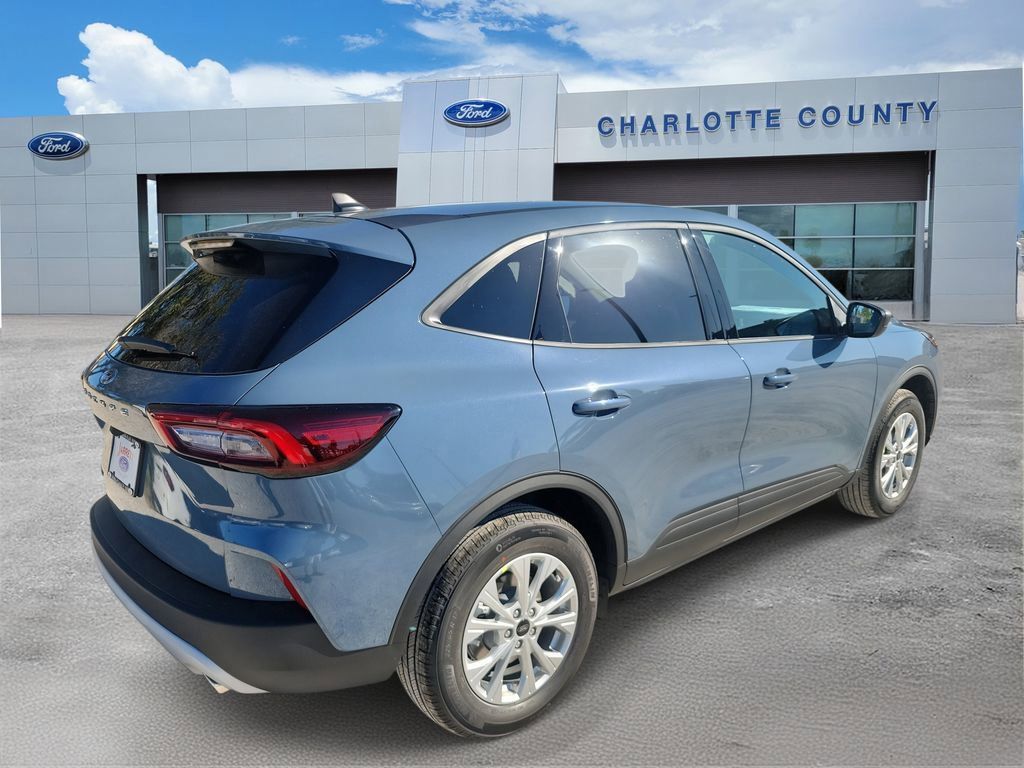 Ford Escape - Thumbnail 4