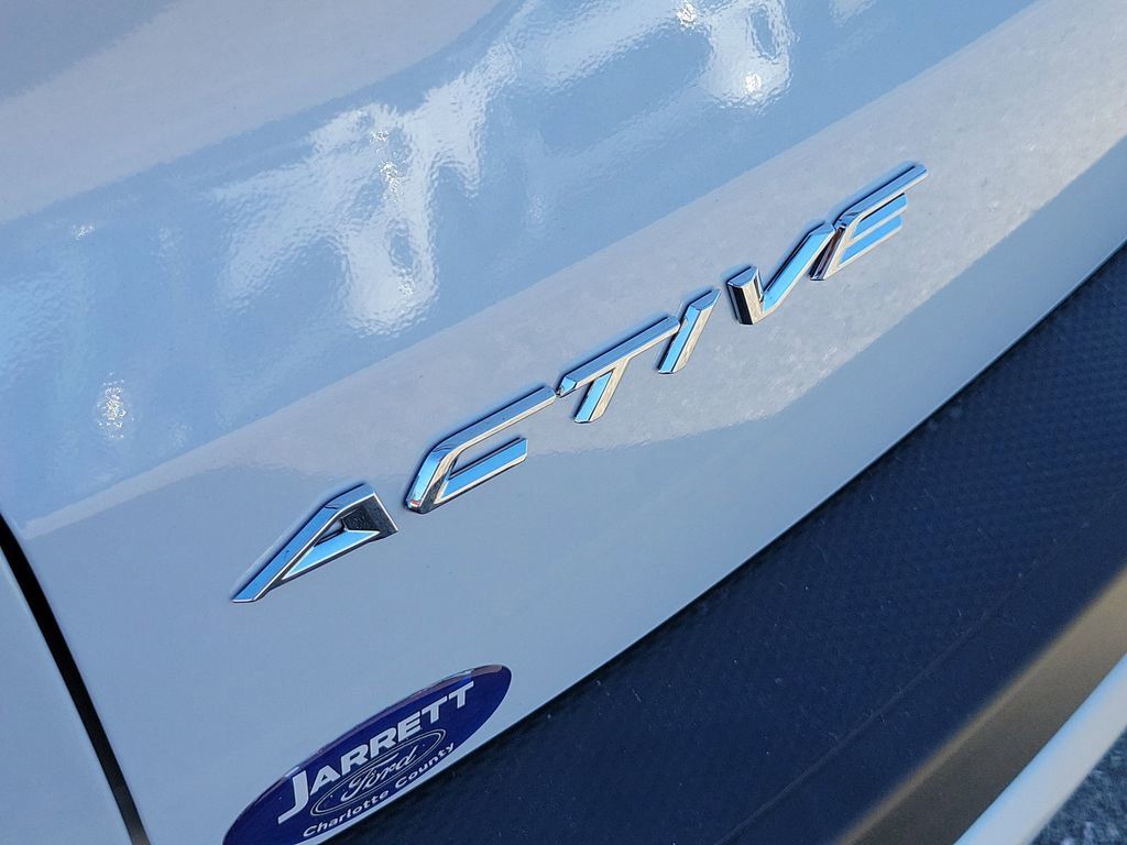 Ford Escape - Thumbnail 8