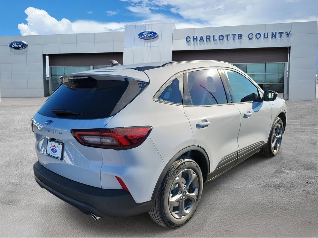 Ford Escape - Thumbnail 4