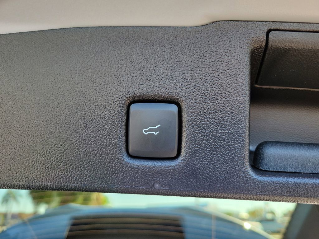 Ford Escape - Thumbnail 10